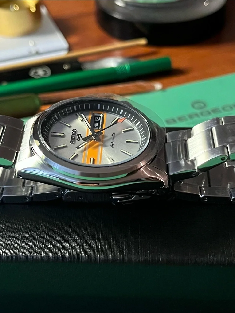 Seiko : Retro GT dial. Silver Dial Watch with Orange Stripe Accent SRPE55